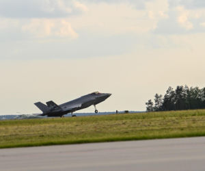 Szef MON nie krył dumy. Pierwsze F-35 już w kraju