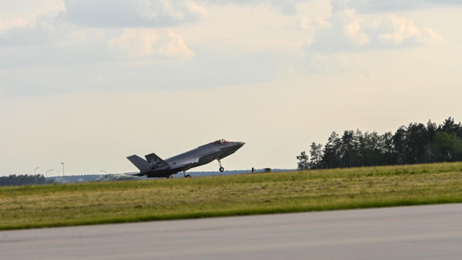 Szef MON nie krył dumy. Pierwsze F-35 już w kraju