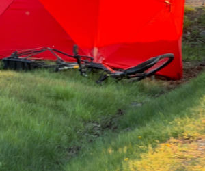 Dwa śmiertelne wypadki na drogach Mazowsza. Rowerzysta i motocyklista zginęli po potrąceniu