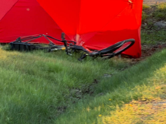 Dwa śmiertelne wypadki na drogach Mazowsza. Rowerzysta i motocyklista zginęli po potrąceniu