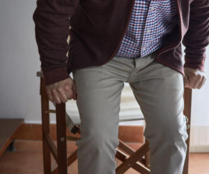 Trudności ze wstawaniem z krzesła. Ten objaw może wiele powiedzieć o zdrowiu seniora