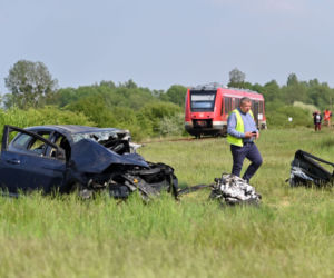 Wypadek na przejeździe kolejowym w Stobnie
