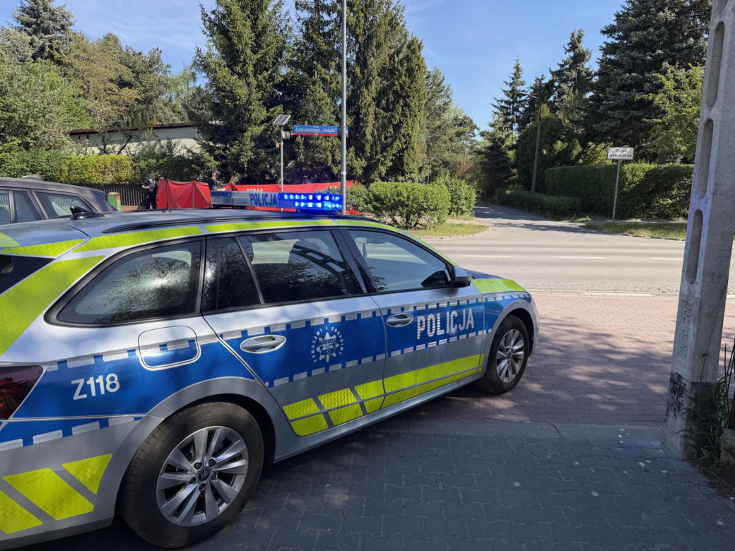 Na środku ulicy rozłożyli parawan. Nie żyje mężczyzna