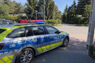 Na środku ulicy rozłożyli parawan. Nie żyje mężczyzna