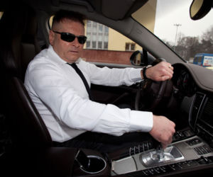 Detektyw Krzysztof Rutkowski w Porsche Panamera 4S