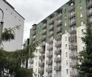 Krzywe balkony przy ul. G. Zapolskiej 42 w Krakowie