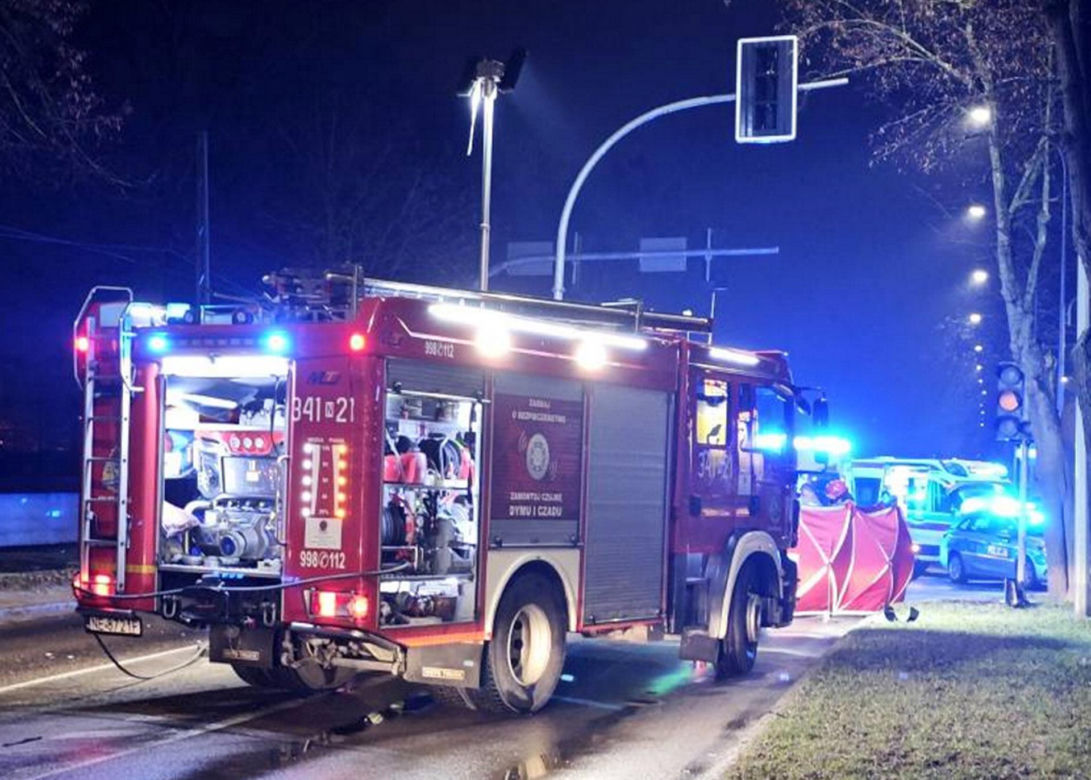 Kierowca wjechał w słup, pasażerka nie żyje. 37-latek nie powinien wsiadać za kółko