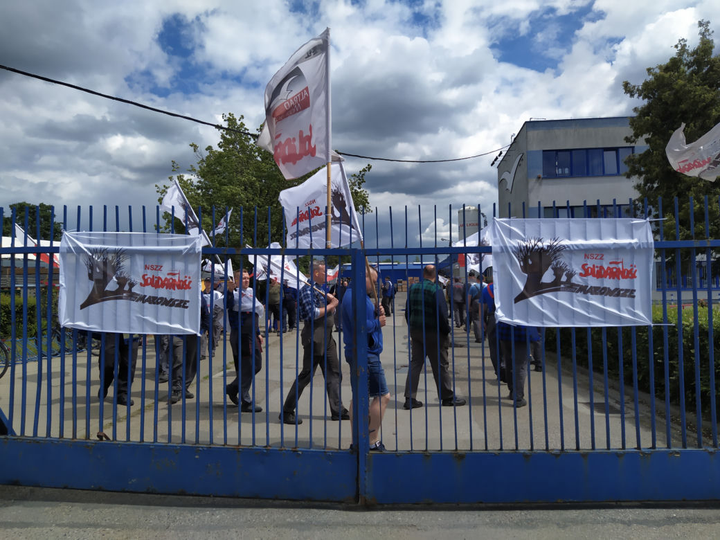 Trwa strajk generalny w Altrad Mostostal. Protestujących poparli związkowcy z Mostostalu Siedlce - zobacz zdjęcia!