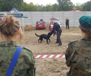 Rzucali granatem do celu, ciągnęli ciężarówkę i strzelali z broni. Zlot klas mundurowych z regionu za nami!