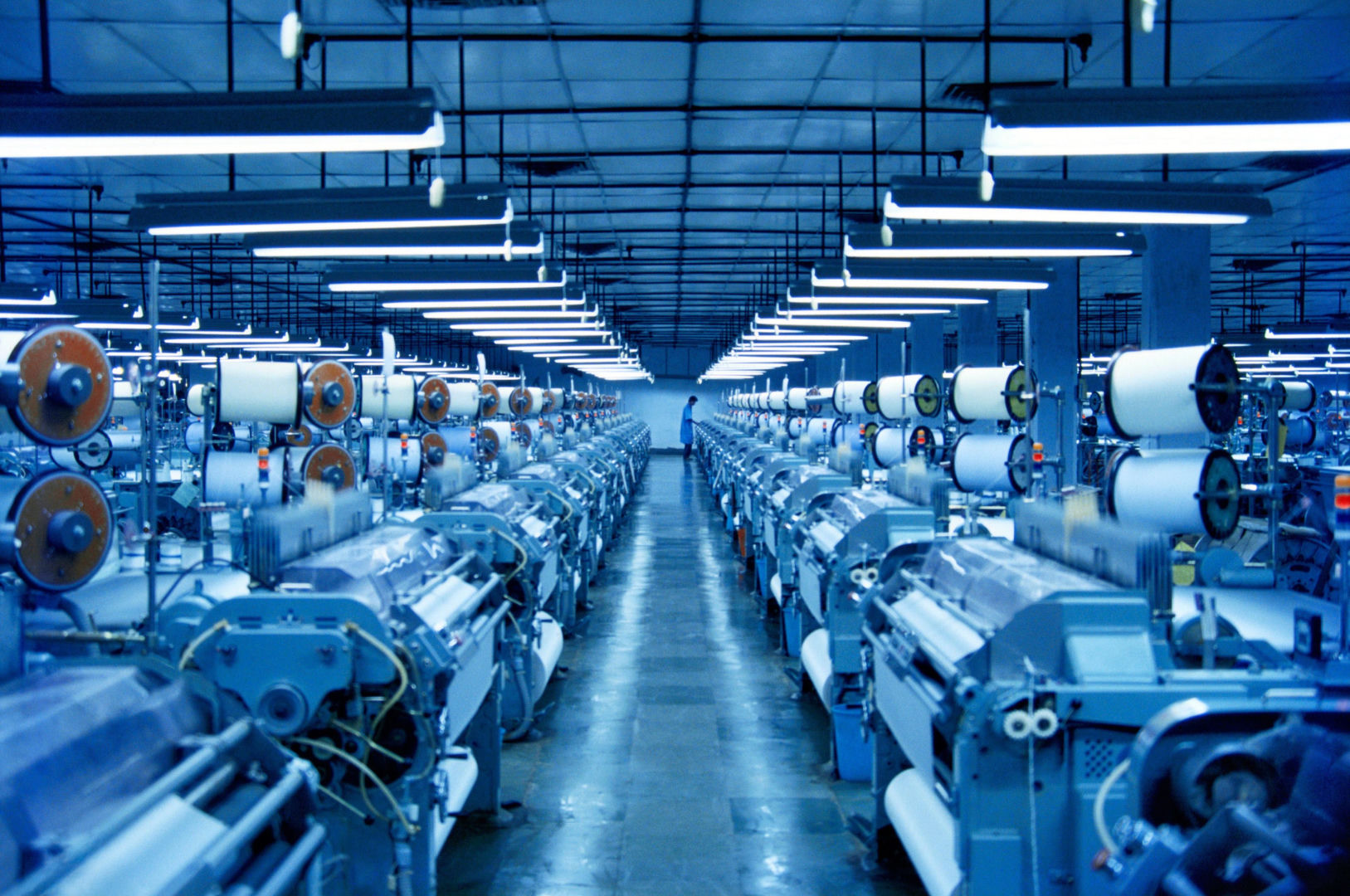 Pusta hala produkcyjna