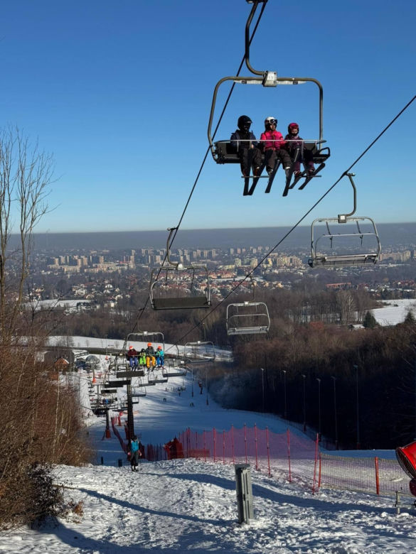 Otwarto stok narciarski w Bielsku-Białej na chwilę przed odwilżą? Internauci jak zwykle krytykują
