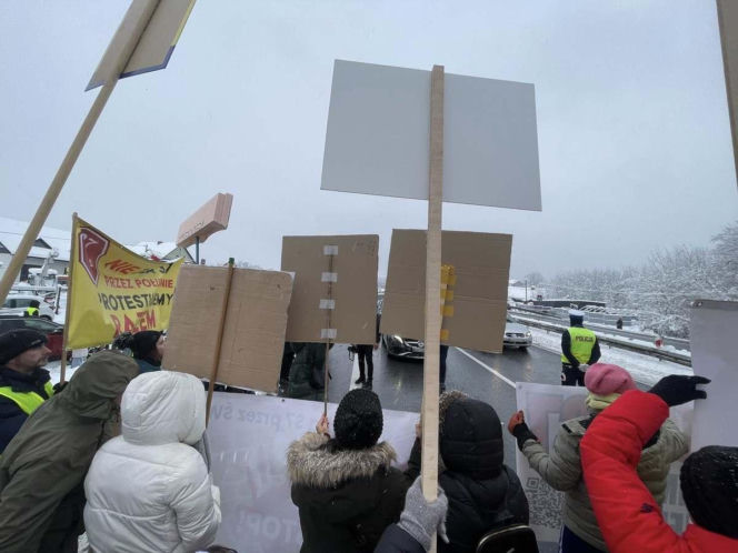 Mieszkańcy wyszli na ulice i zablokowali zakopiankę. Wszystko przez budowę drogi S7