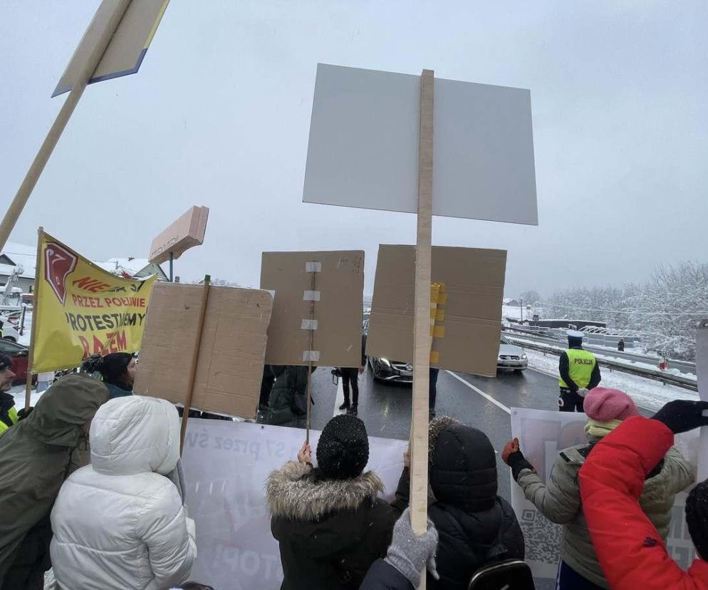 Mieszkańcy wyszli na ulice i zablokowali zakopiankę. Wszystko przez budowę drogi S7