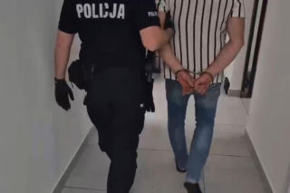 Podczas kontroli gwałtownie ruszył i potrącił policjanta. Mundurowi ruszyli w pościg