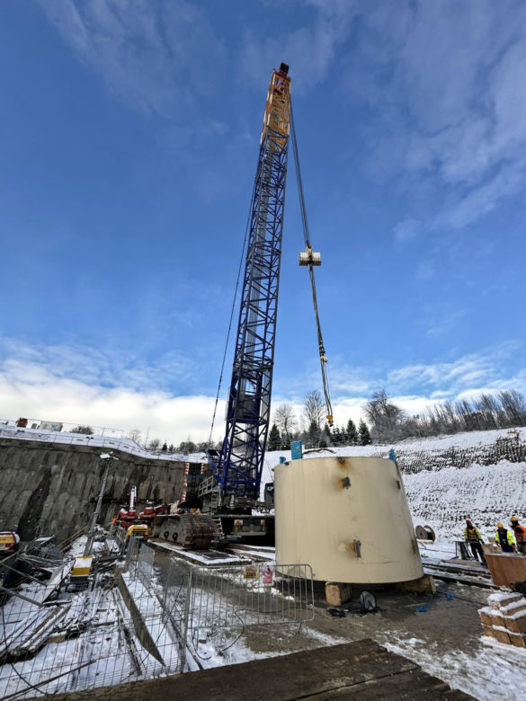Mniejsza maszyna TBM już dotarła na plac budowy w Małopolsce