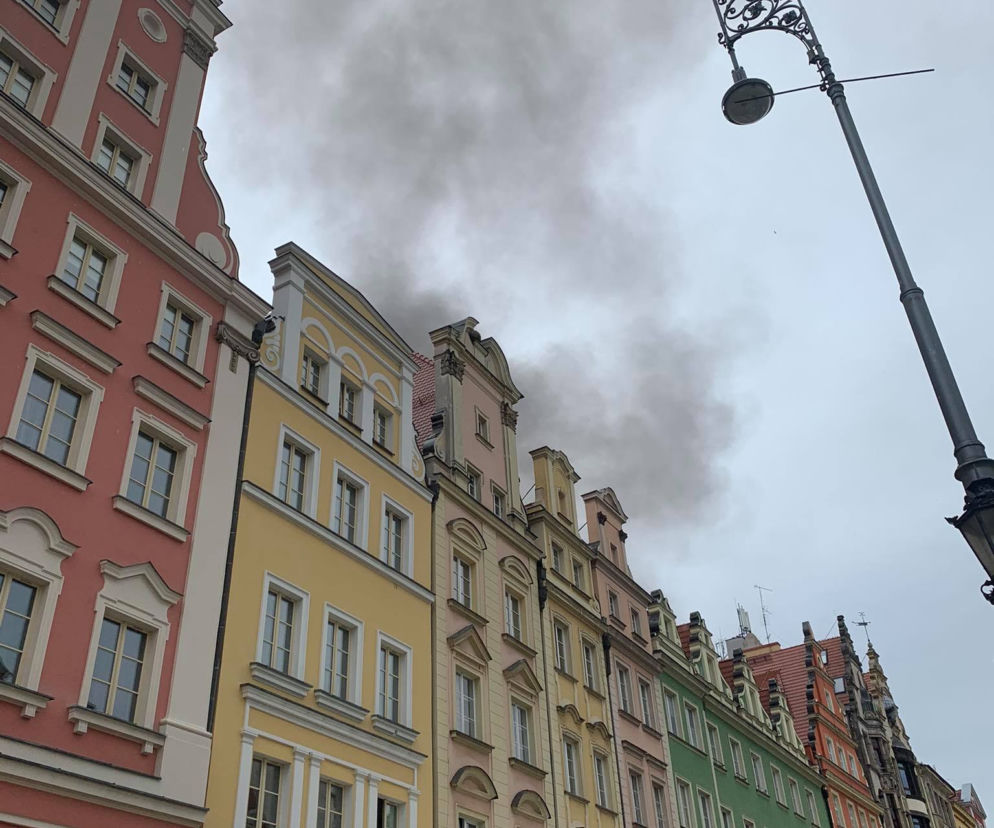 Dym we wrocławskim Rynku. Czy to pożar? [Z OSTATNIEJ CHWILI]
