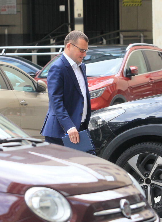 Karol Nawrocki "mebluje" swoją kancelarię  