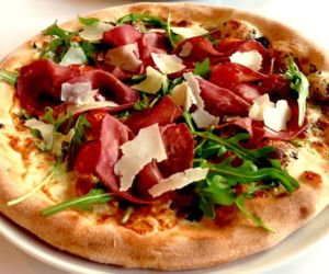 Gdzie zjeść pizzę w Warszawie? Zobacz TOP 10 najpyszniejszych pizzerii!