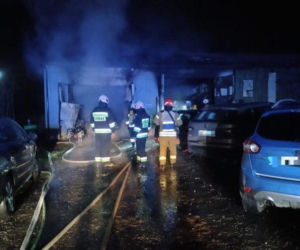 Naprawiał auto żony, warsztat stanął w płomieniach. 47-latek nie żyje