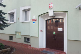 Kazały mu to wewnętrze głosy. 31-latek ze Święciechowy koło Leszna aresztowany za usiłowanie zabójstwa znajomej 