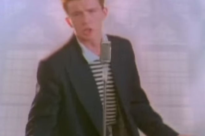 Rick Astley kadr z teledysku