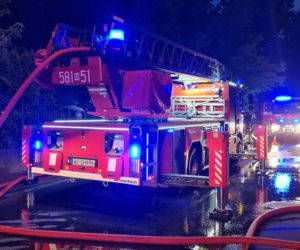 Makabryczny pożar w Pruszkowie. Mieszkanie w bloku płonęło jak zapałka. Nie żyje 17-latek