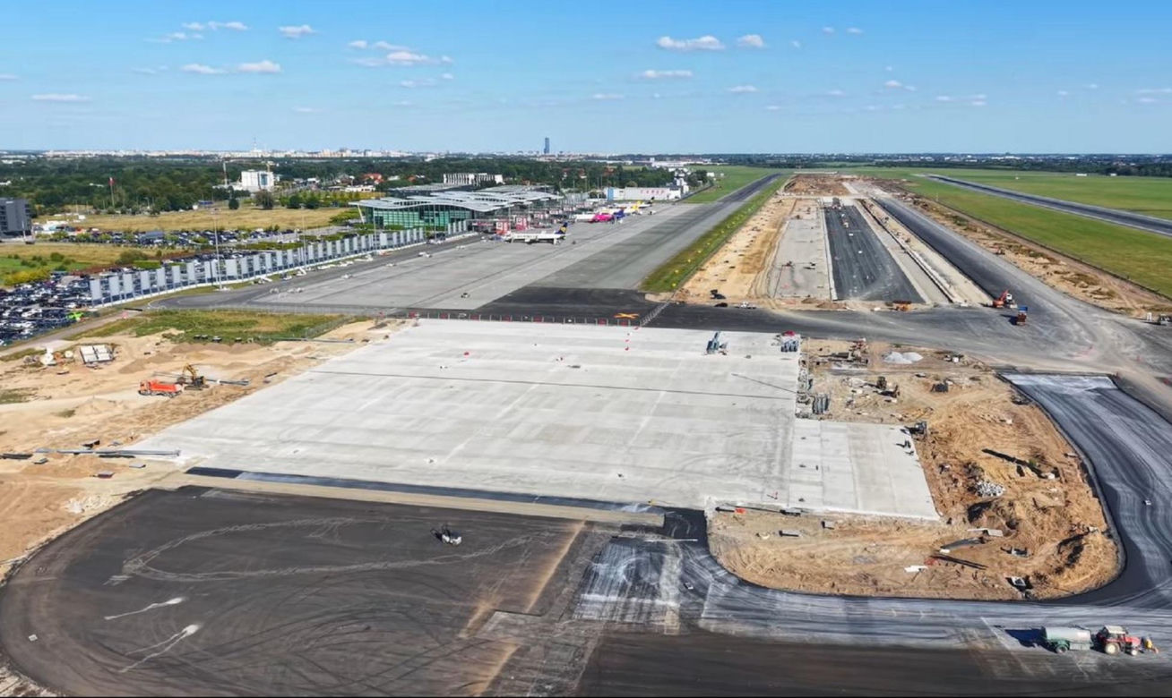 Rozbudowa Portu Lotniczego we Wrocławiu przez firmę Strabag