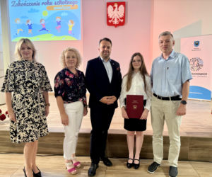 Młode talenty ze Starachowic nagrodzone. Prezydent Marek Materek wręczył stypendia za wybitne wyniki