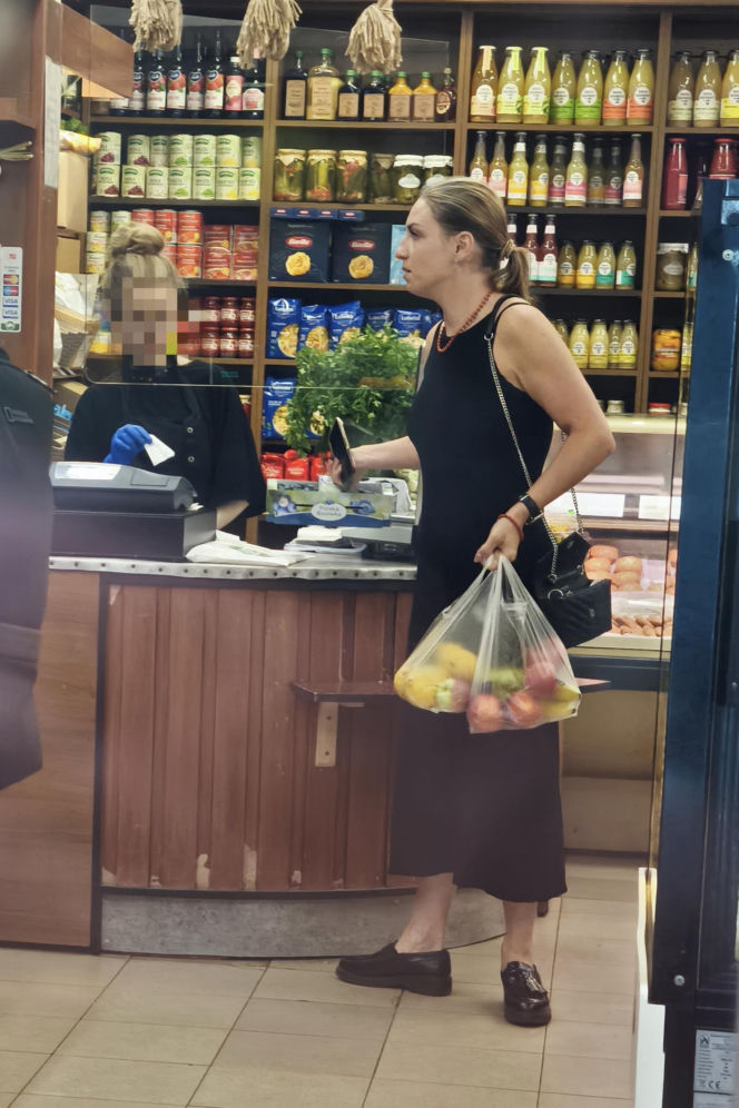 Posłanka Gajewska jadła sushi i robiła paznokcie