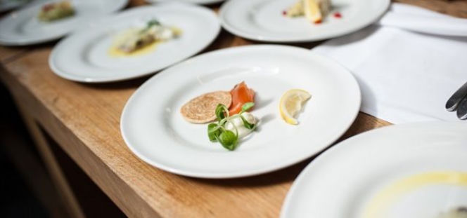 Kina i restauracje zamknięte w niedzielę! Zaostrzają zakaz!   