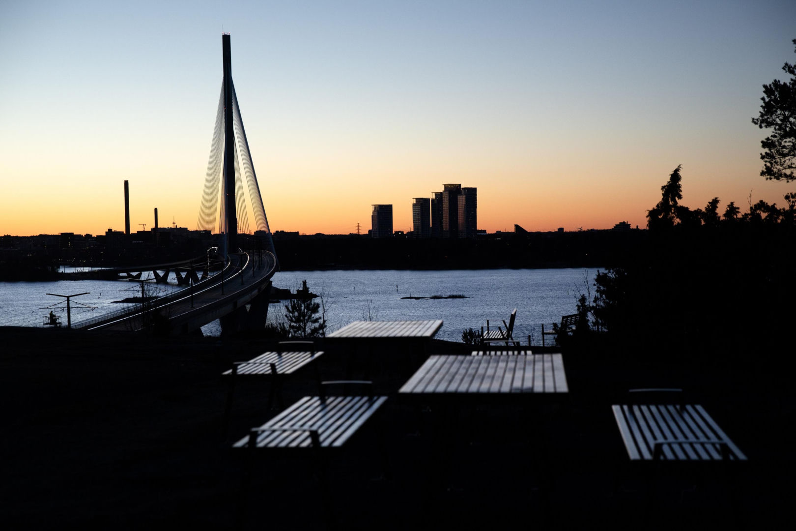 Most Kruunuvuorensilta w Helsinkach to dzieło  projektantów z biur Knight Architects (pod kierunkiem Toma Osborne’a) oraz inżynierów z WSP Finland