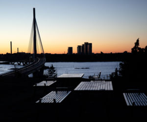 Most Kruunuvuorensilta w Helsinkach to dzieło  projektantów z biur Knight Architects (pod kierunkiem Toma Osborne’a) oraz inżynierów z WSP Finland