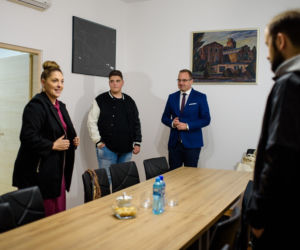 Reprezentant Australii na Eurowizję Junior na polskie korzenie. Jego dziadkowie mieszkali w Zawierciu
