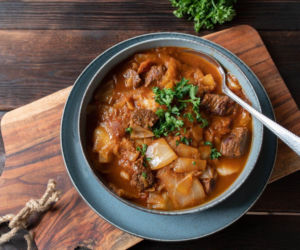 Zamiast mrozić, gotuję znakomitą zupę. Jest pyszna i idealna na obiad po świętach 