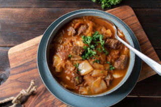 Zamiast mrozić, gotuję znakomitą zupę. Jest pyszna i idealna na obiad po świętach 