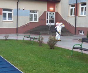 Strażacy dezynfekują ulice, przystanki i urządzenia w gminie Ryglice