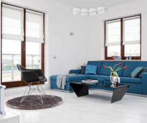 Niebieska sofa