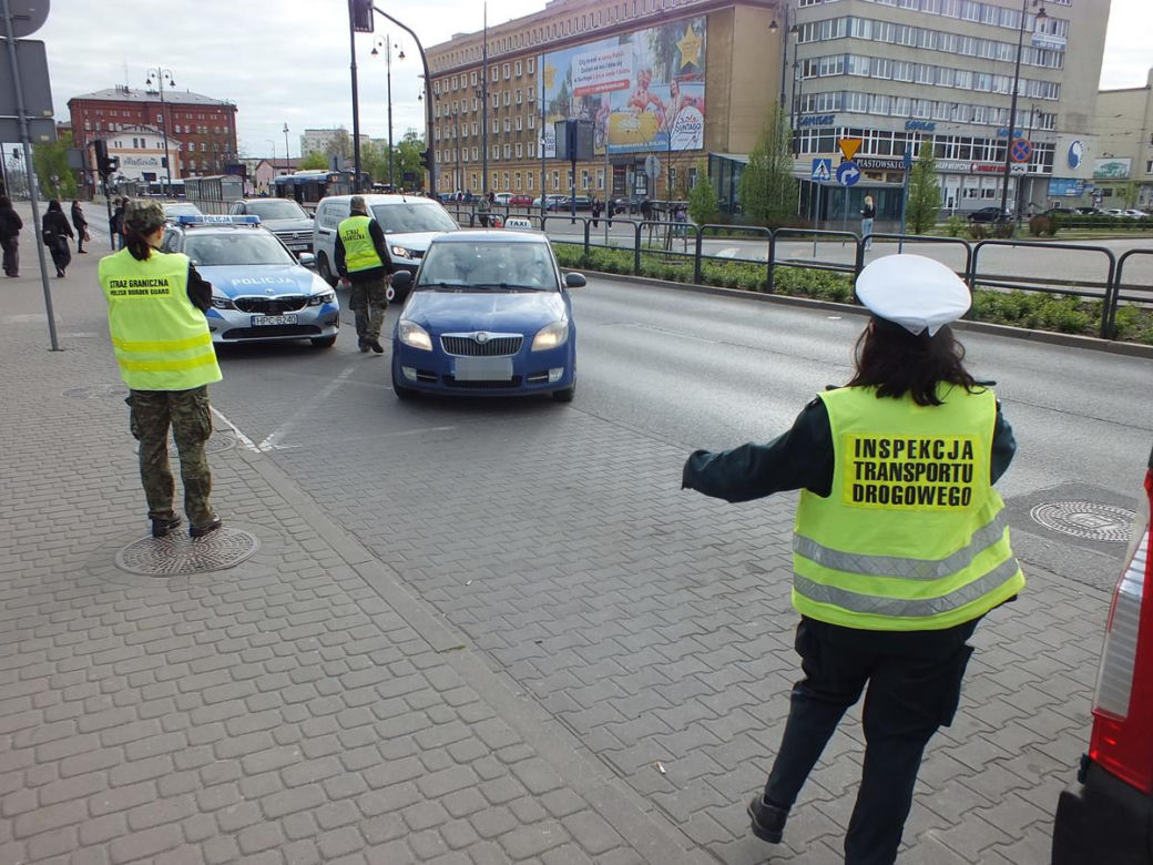 Naćpany taksówkarz woził pasażerów! Zdębieli, gdy zajrzeli do jego bagażnika