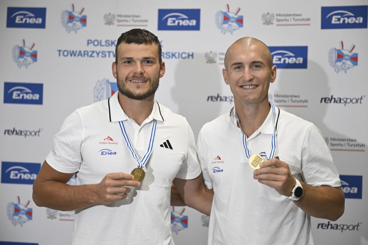 Kibice w szoku! Czekali na siatkarzy, a tu nagle wyszli polscy złoci medaliści