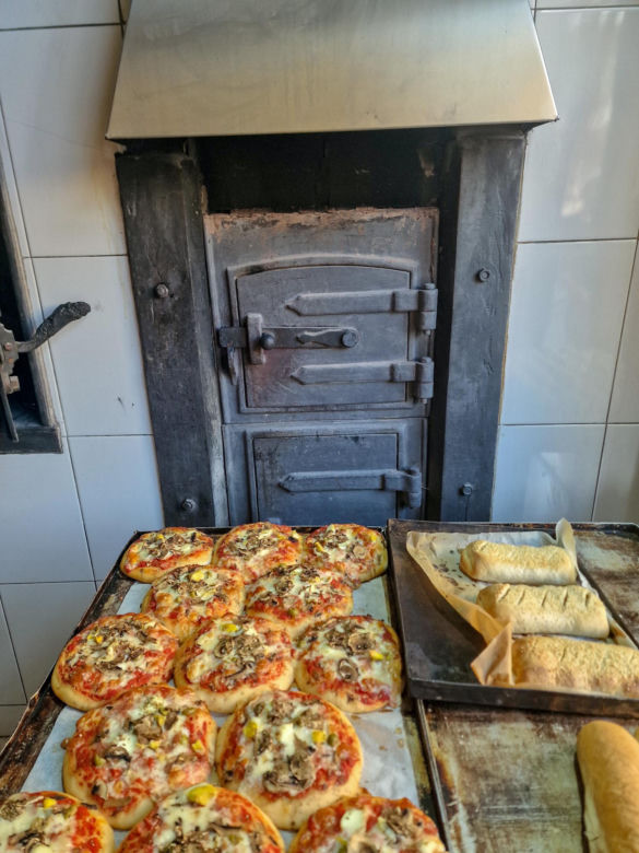 Lokalna piekarnia na wyspie Gozo, w której używa się tradycyjnego pieca opalenego drewnem