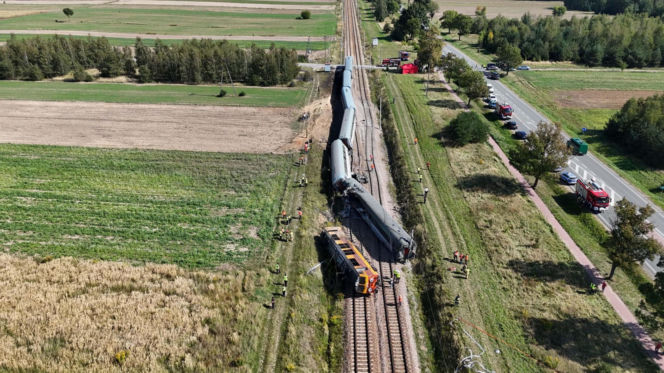 Wstrząsające zdjęcia z katastrofy kolejowej na Mazowszu