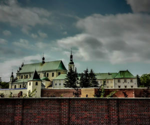 Koronawirus w  Leżajsku: Szpital wstrzymuje przyjęcia, nawet na porodówkę