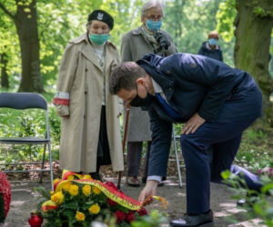 Prezydent złożył kwiaty pod Pomnikiem Matki