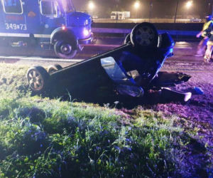 Obłazy Ryterskie. Dachowanie w przydrożnym rowie! Pasażerowie mogą mówić o cudzie