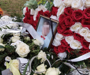 Grób Damiana utonął w kwiatach. Jego ukochana tonie we łzach