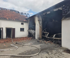 Pożar w hali w Lipnie koło Leszna. W środku części samochodowe