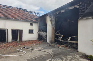 Pożar w hali w Lipnie koło Leszna. W środku części samochodowe