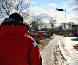 Drony, sonary i ratownicy na lodzie. Trwają poszukiwania zaginionego seniora!