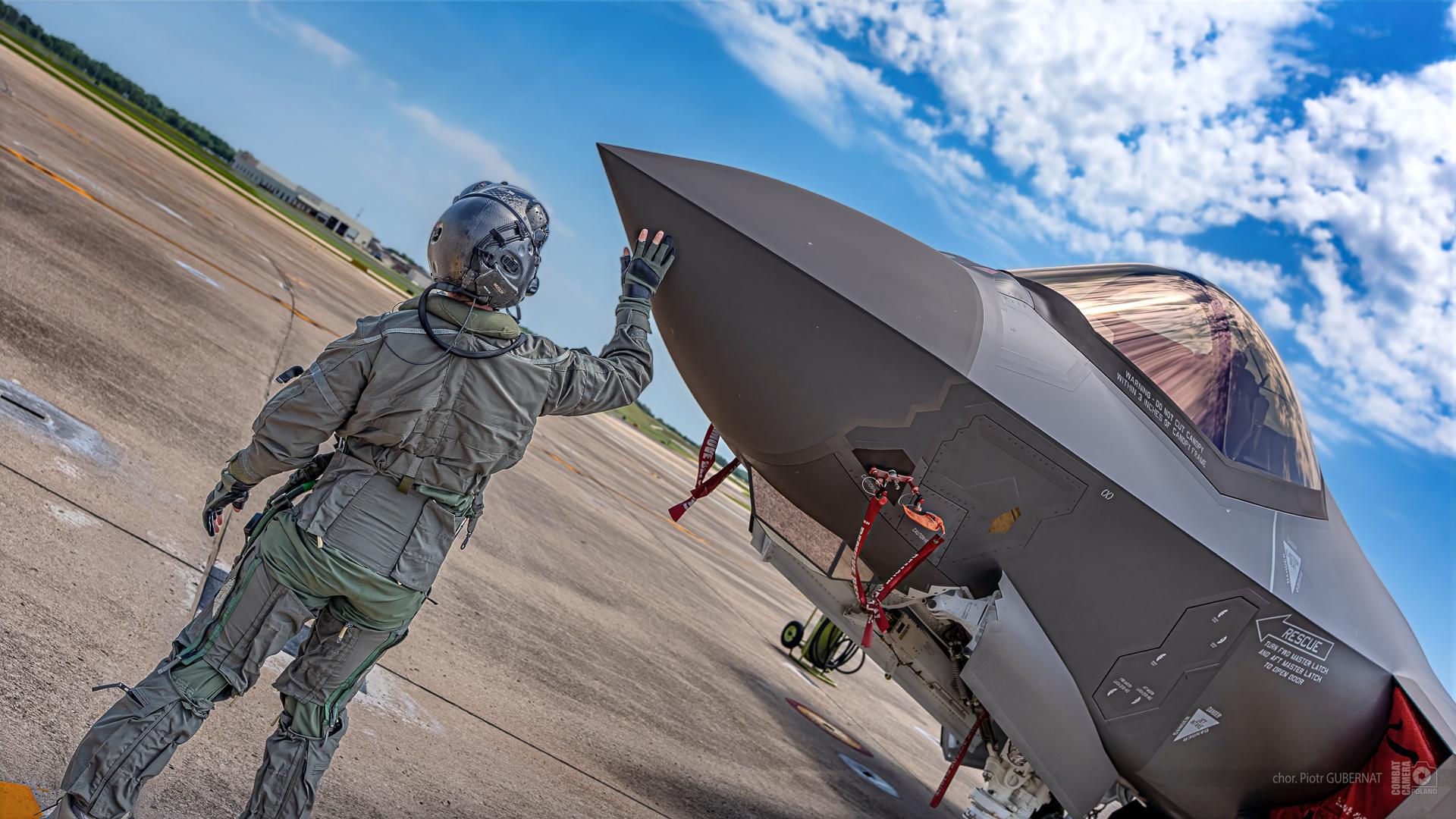 Polskie F-35 w powietrzu. Rajd "Powitanie z Polską" nad największymi miastami