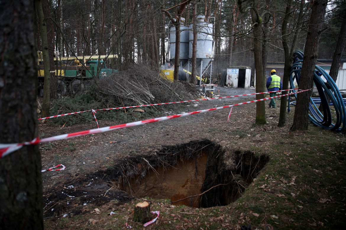Koszmar mieszkańców Trzebini. Konieczna jest ewakuacja! Co dalej z cmentarzem?